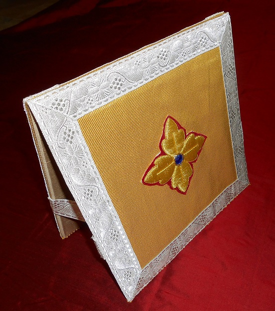 Benediction Burse in Cloth of Gold with bullion  Emblem