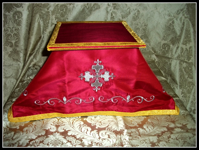 Embroidered Silk Chalice Veil with matching Burse